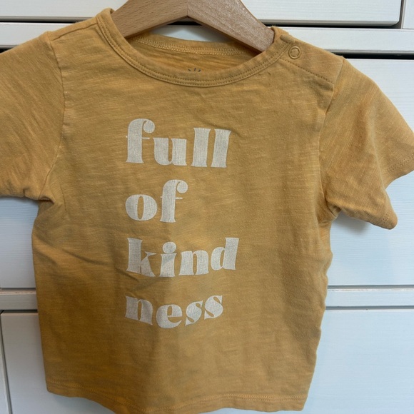 Little Co graphic tee size 18 months - Picture 2 of 5